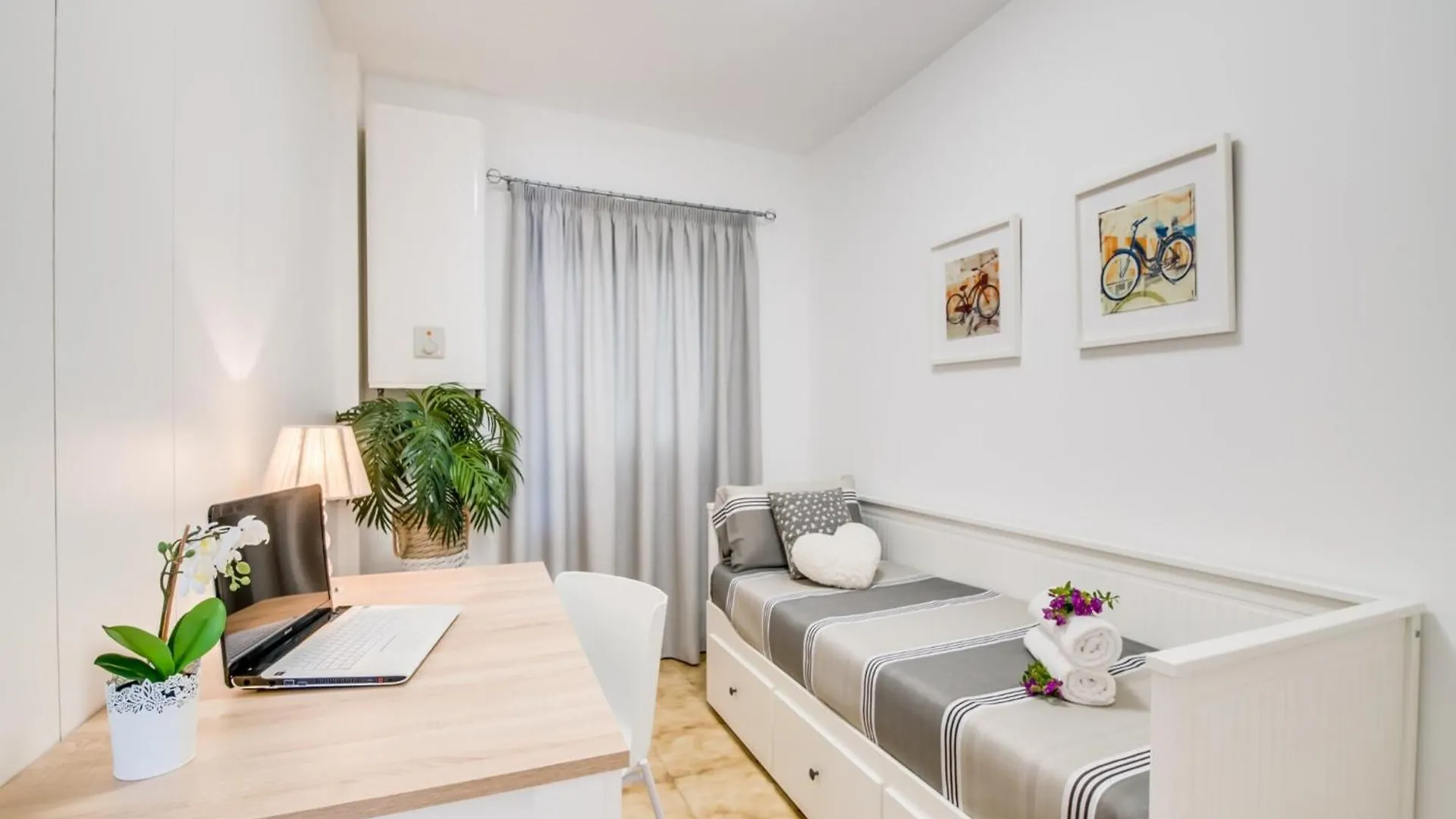 Apartment For 4, With Sea Views Alcudia  İspanya