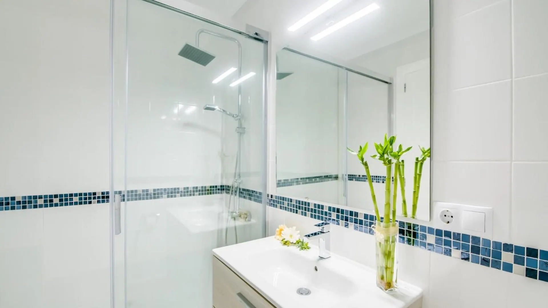 Apartment For 4, With Sea Views Alcudia