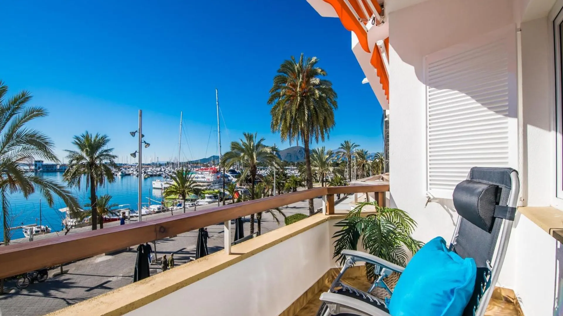 Apartment For 4, With Sea Views Alcudia