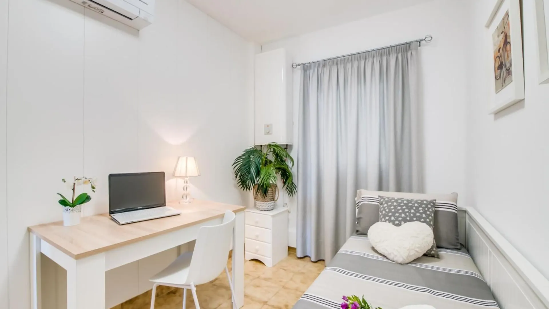Apartment For 4, With Sea Views Alcudia  İspanya