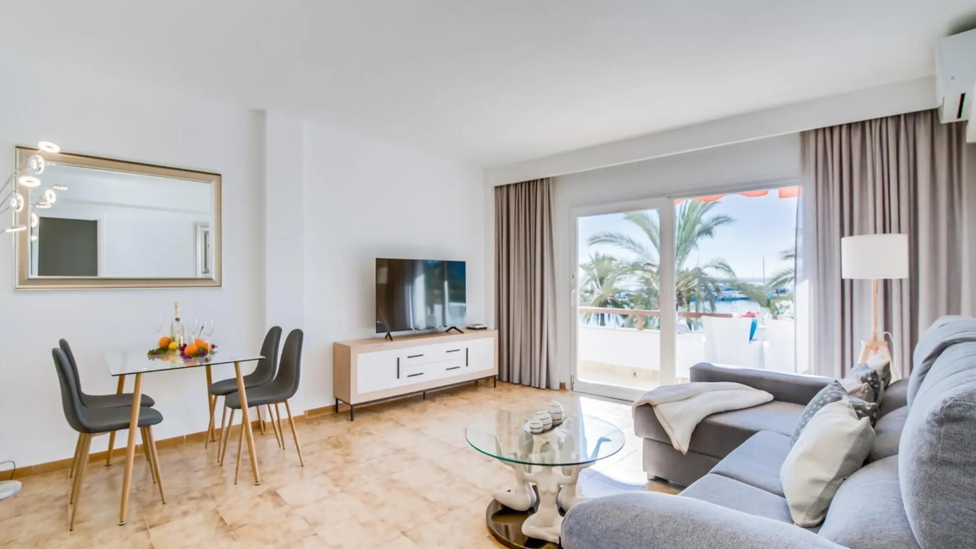 Apartment For 4, With Sea Views Alcudia
