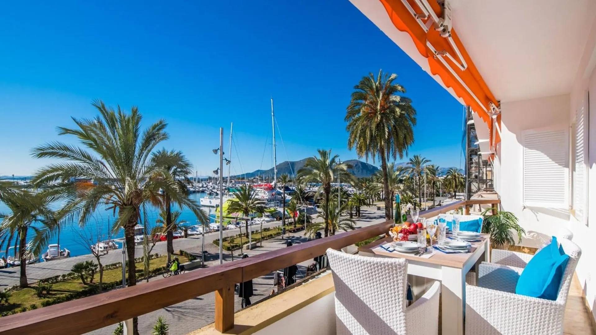 Apartment For 4, With Sea Views Alcudia