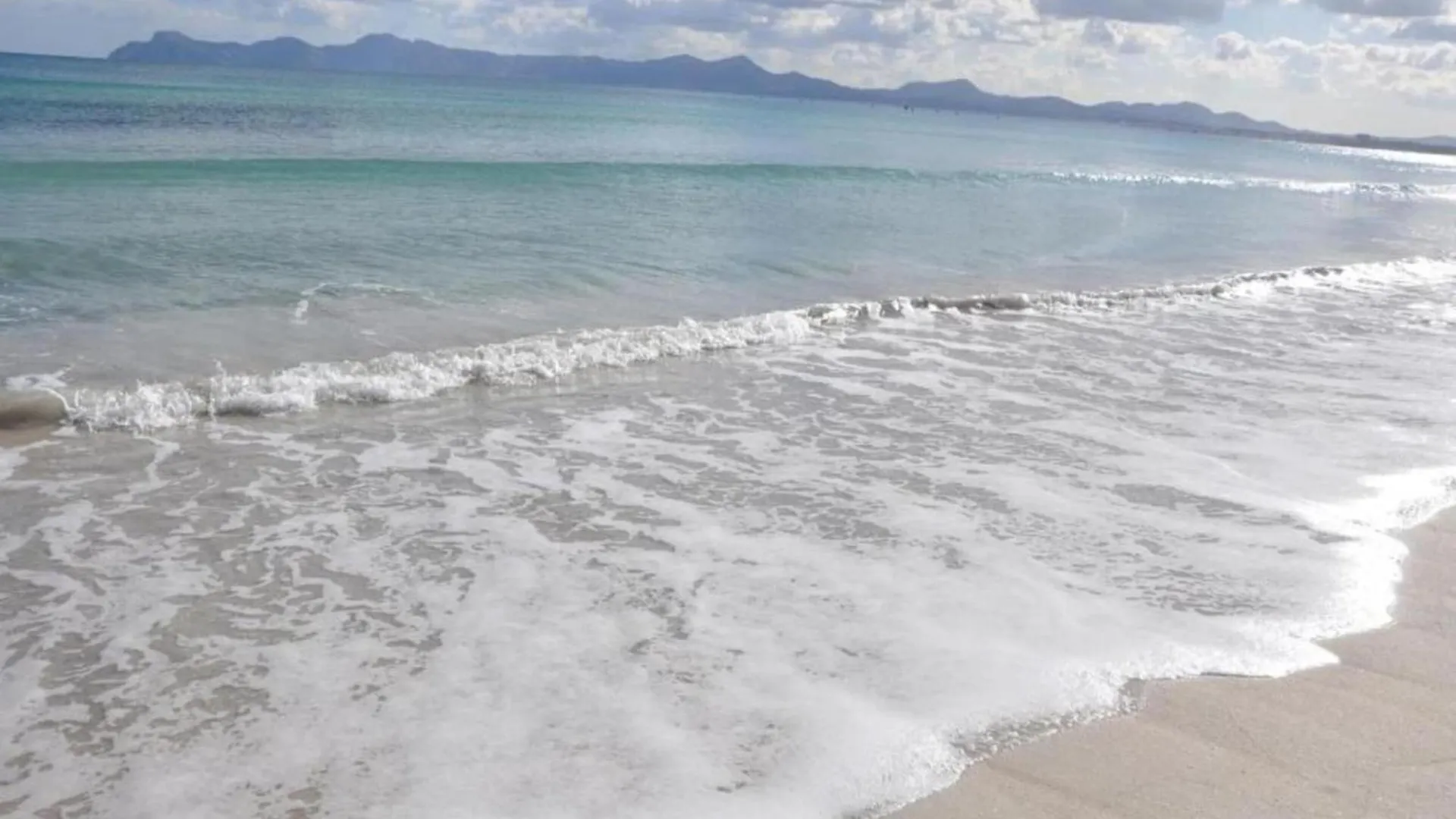 Apartment For 4, With Sea Views Alcudia  İspanya
